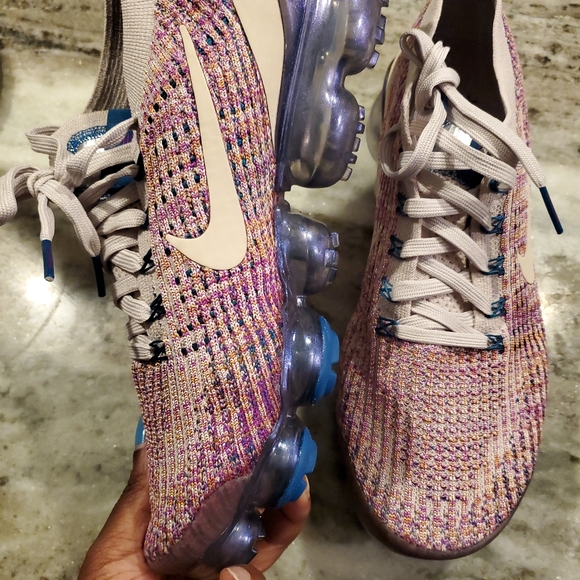 **SOLD**Vapormax flyknit - Picture 5 of 9